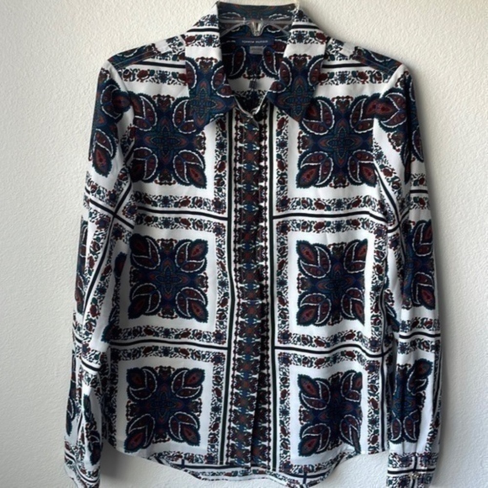 NWT Tommy Hilfiger top blouse paisley career size small
